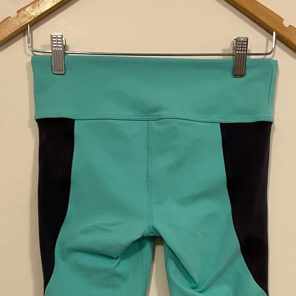 Alo Yoga Mint Gray Mesh Cropped Leggings XS